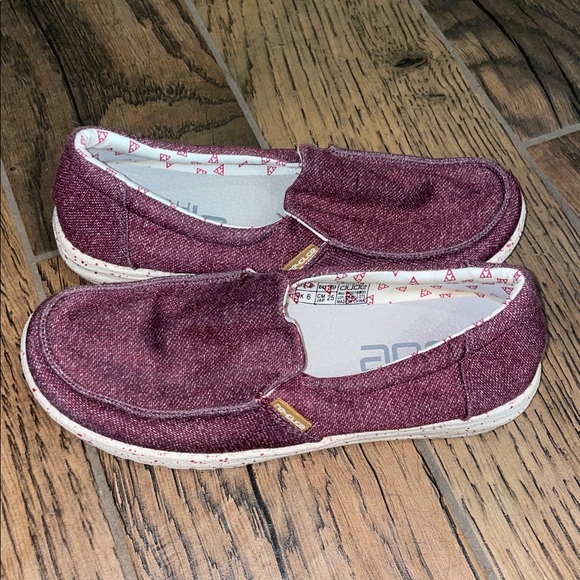 Hey Dude Women's Burgundy Flats - Picture 4 of 7